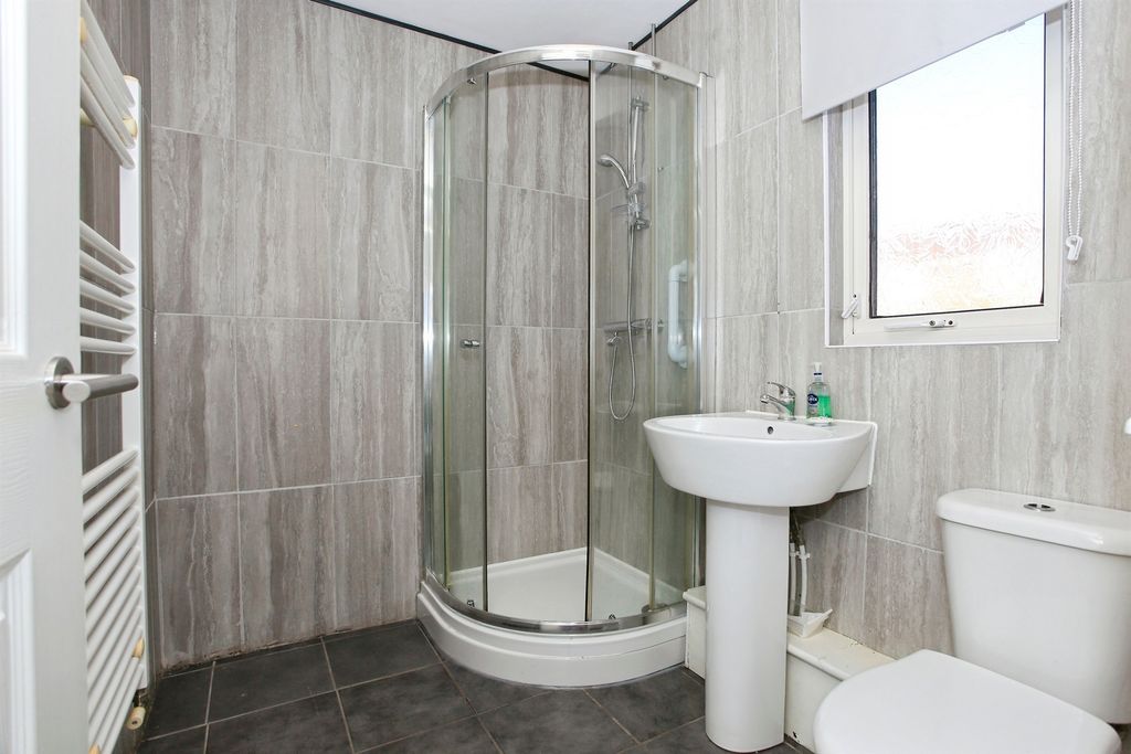 Property photo 2 of 20 Shower Room