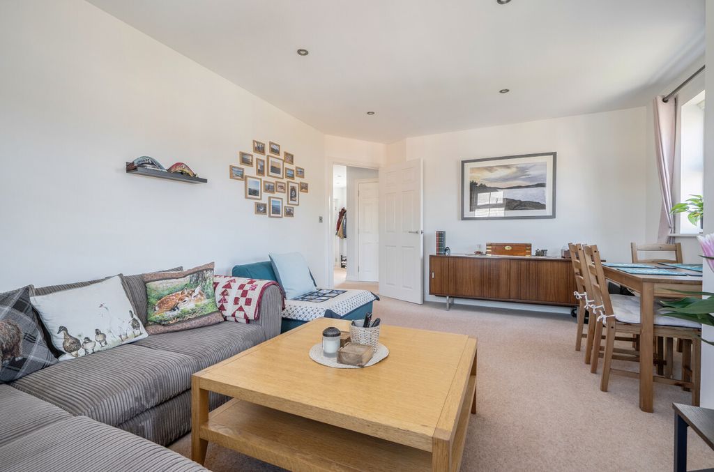 Property photo 3 of 17 1438051-17-69d4F4...