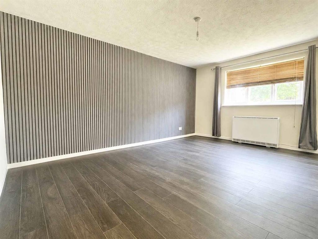 Property photo 2 of 12 Lr.Jpg
