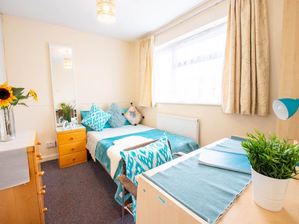 Property photo 2 of 15 Bedroom