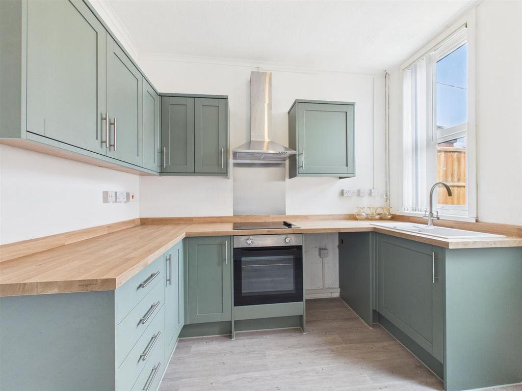 Property photo 3 of 6 Kitchen