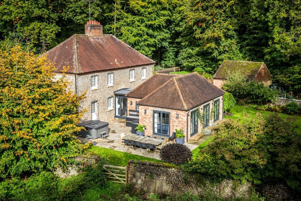 Property photo 1 of 46 House. Partnership