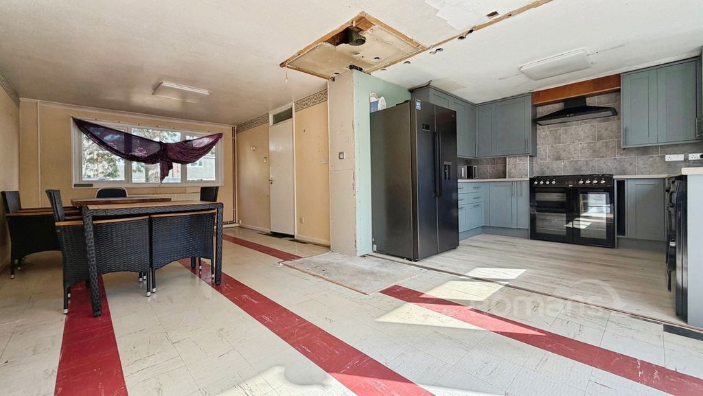 Property photo 3 of 18 Pbox-Img.Jpg