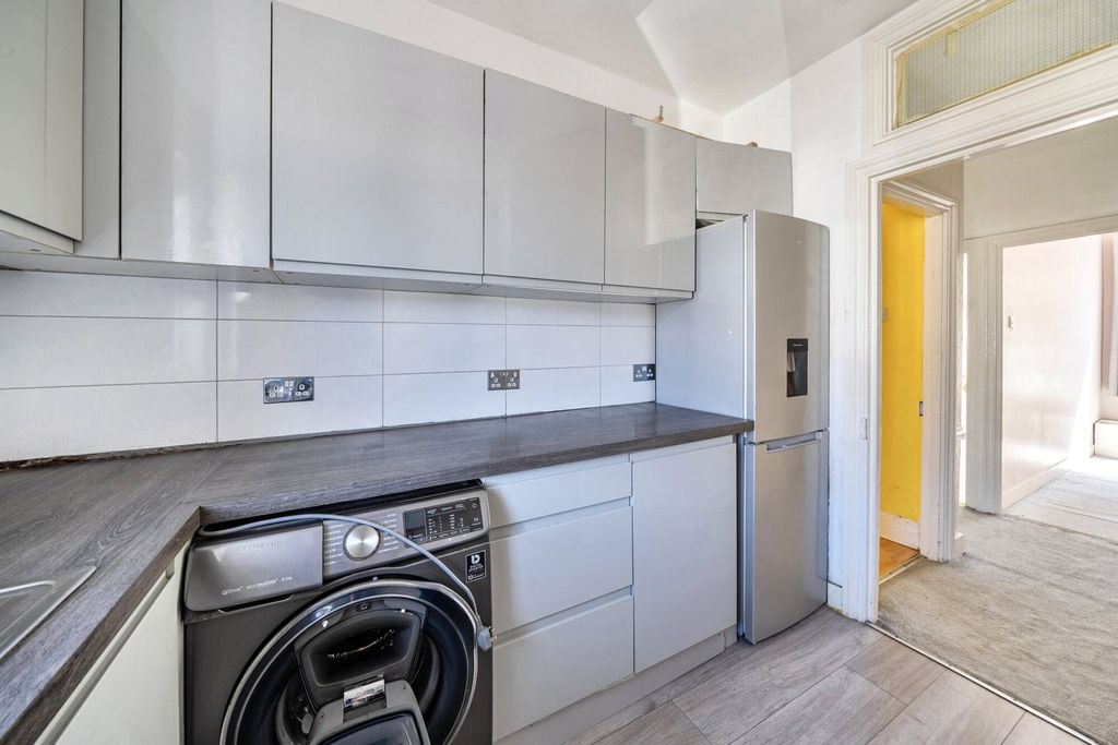 Property photo 2 of 16 1439474-13-69d500...