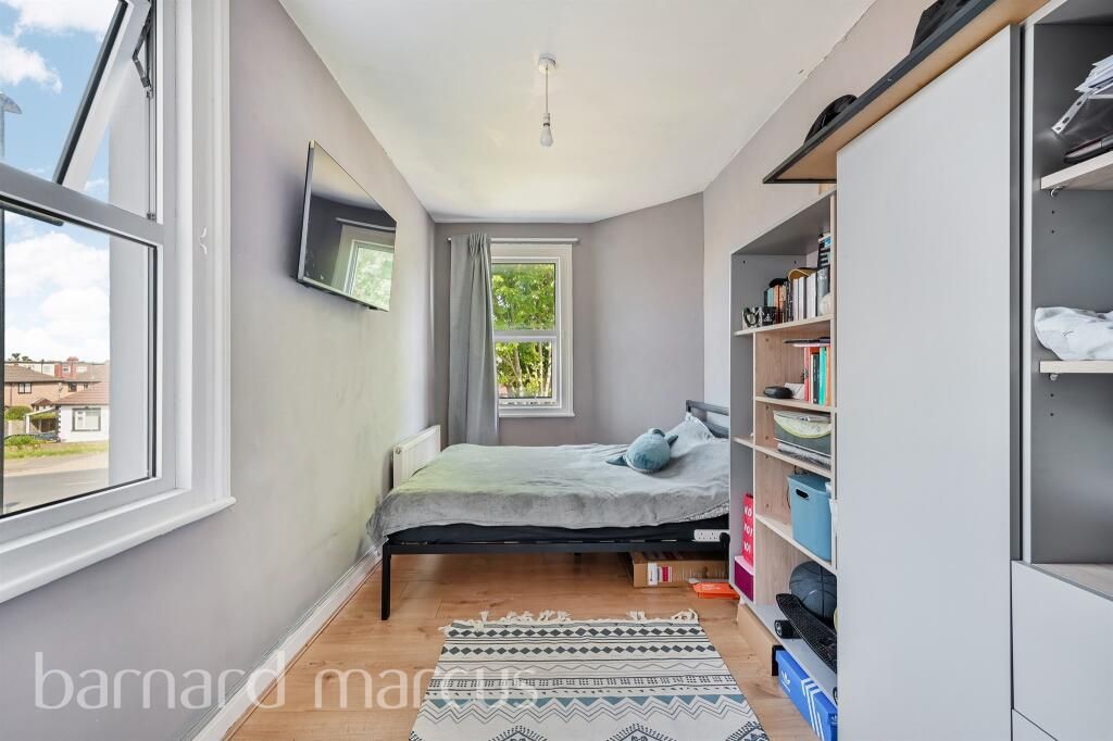 Property photo 3 of 8 Bedroom