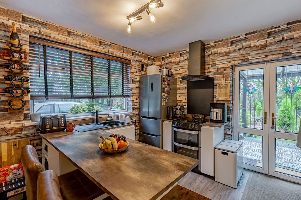 Property photo 2 of 26