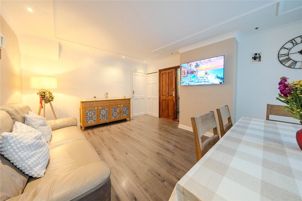 Property photo 1 of 22 Picture No. 12