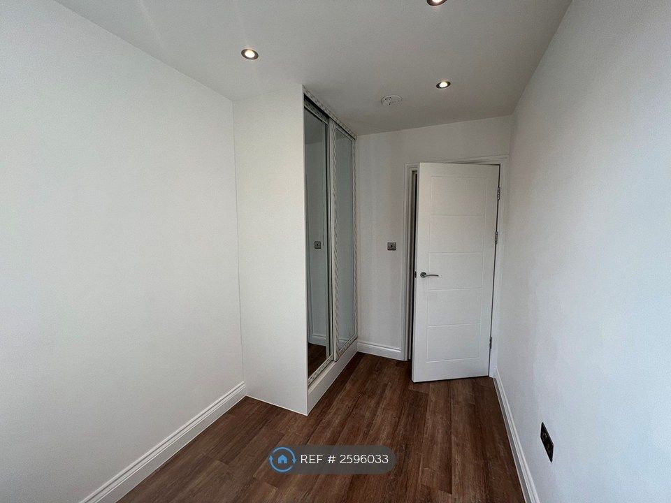 Property photo 3 of 9 Bedroom