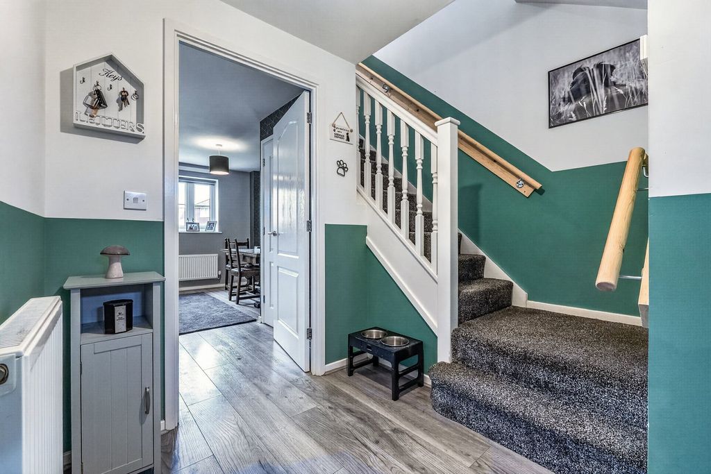 Property photo 2 of 20