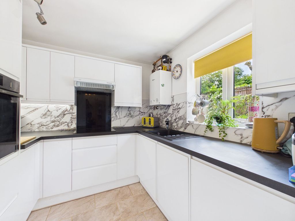 Property photo 3 of 17 Kitchen