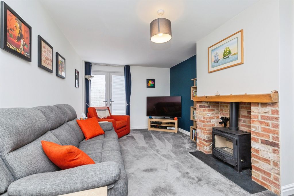 Property photo 2 of 17