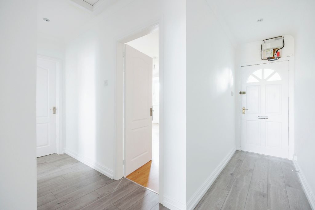 Property photo 2 of 19 Hallway