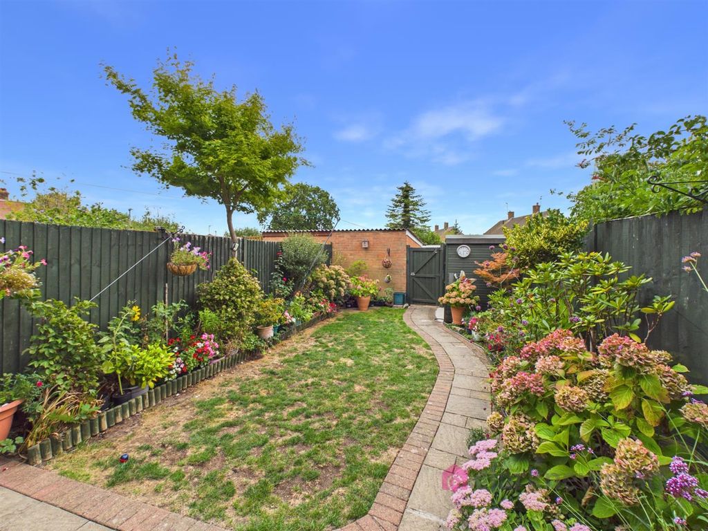 Property photo 2 of 13 Garden