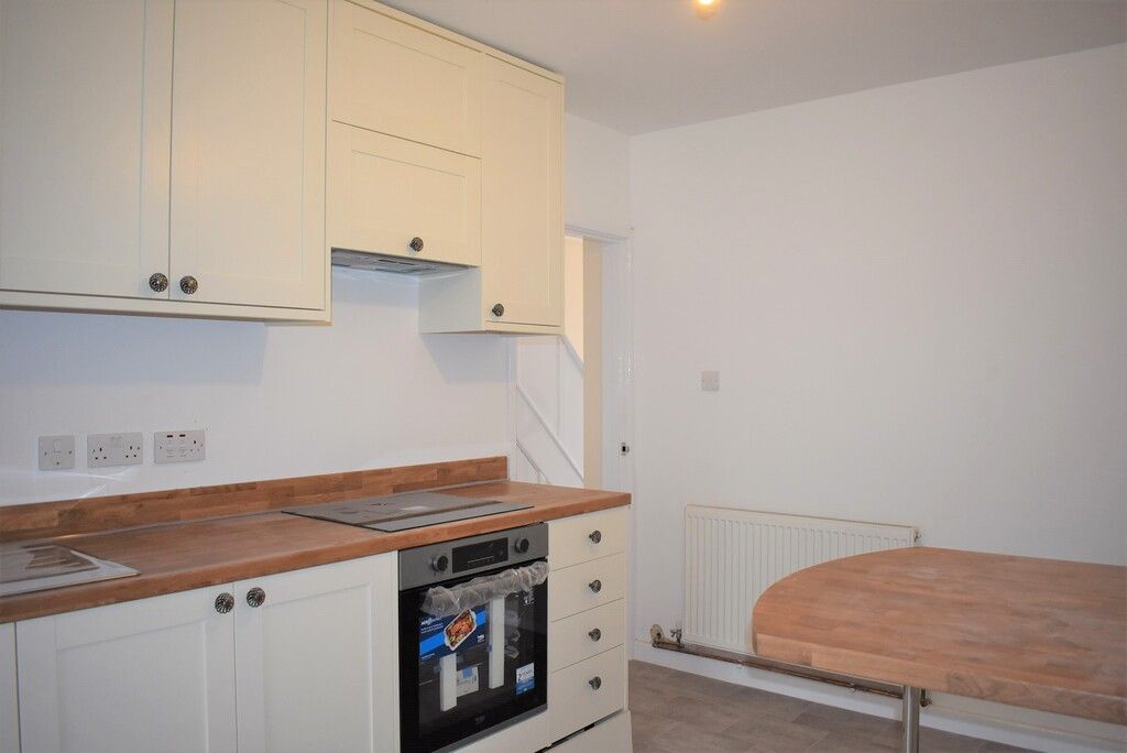 Property photo 3 of 7 Kitchen