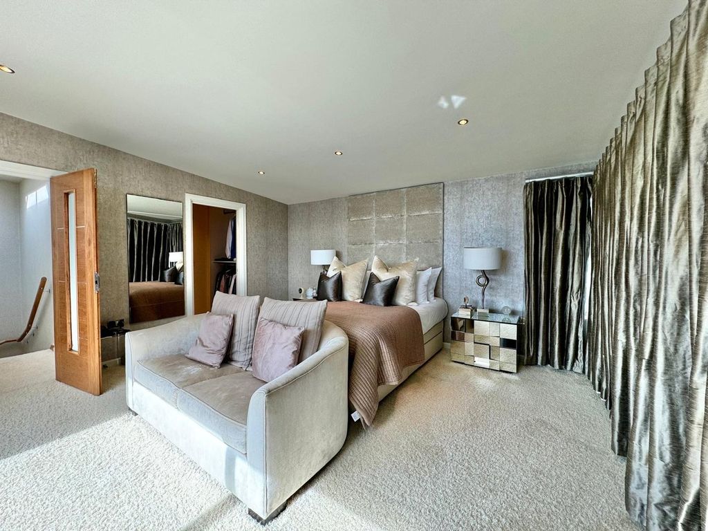 Property photo 3 of 33