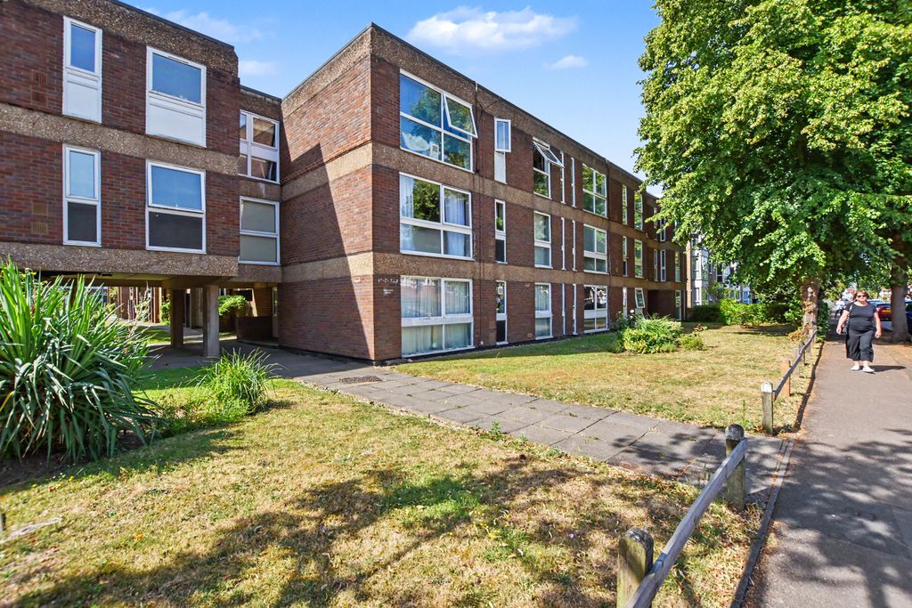 Property photo 2 of 12 8 Sandalwood House, Longlands Road, Sidcup, Bexley, Da15 7Nb