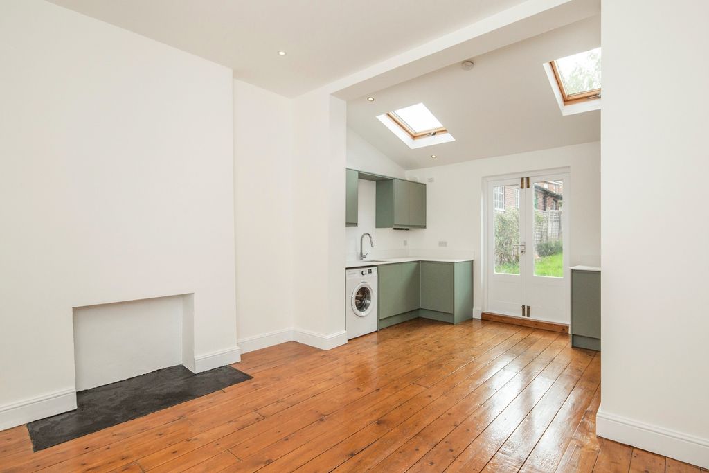 Property photo 2 of 11 1d13Ca81-5c2c-F11...