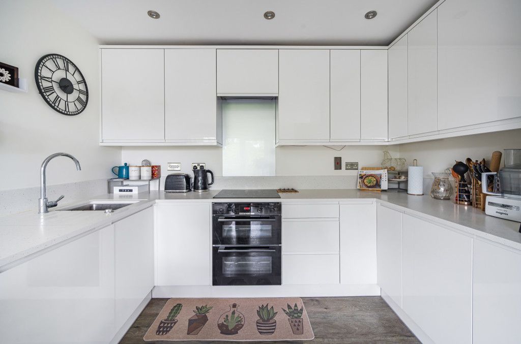 Property photo 2 of 11 Kitchen