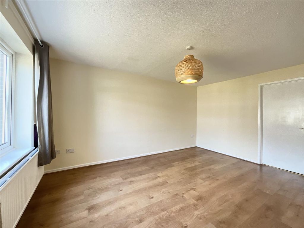 Property photo 2 of 11 Living Room