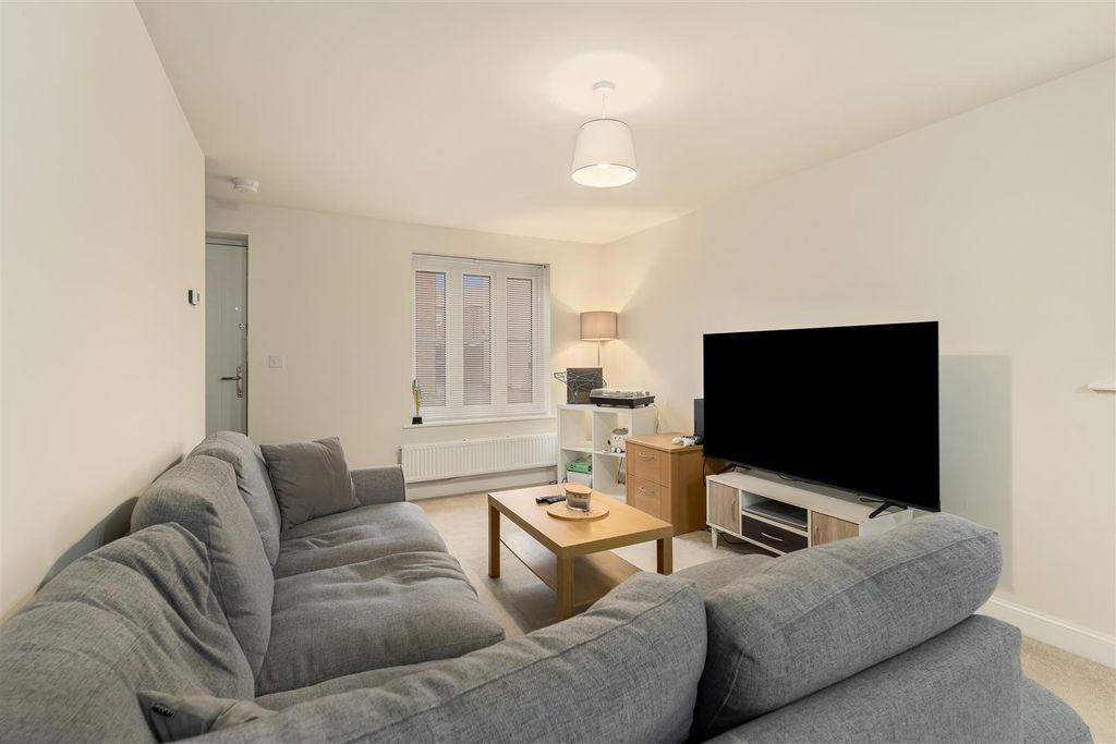 Property photo 3 of 14 34 Maiden Road, Bodicote-7.Jpg