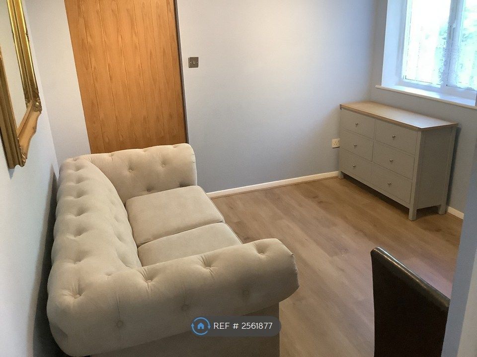 Property photo 3 of 9 Livingroom
