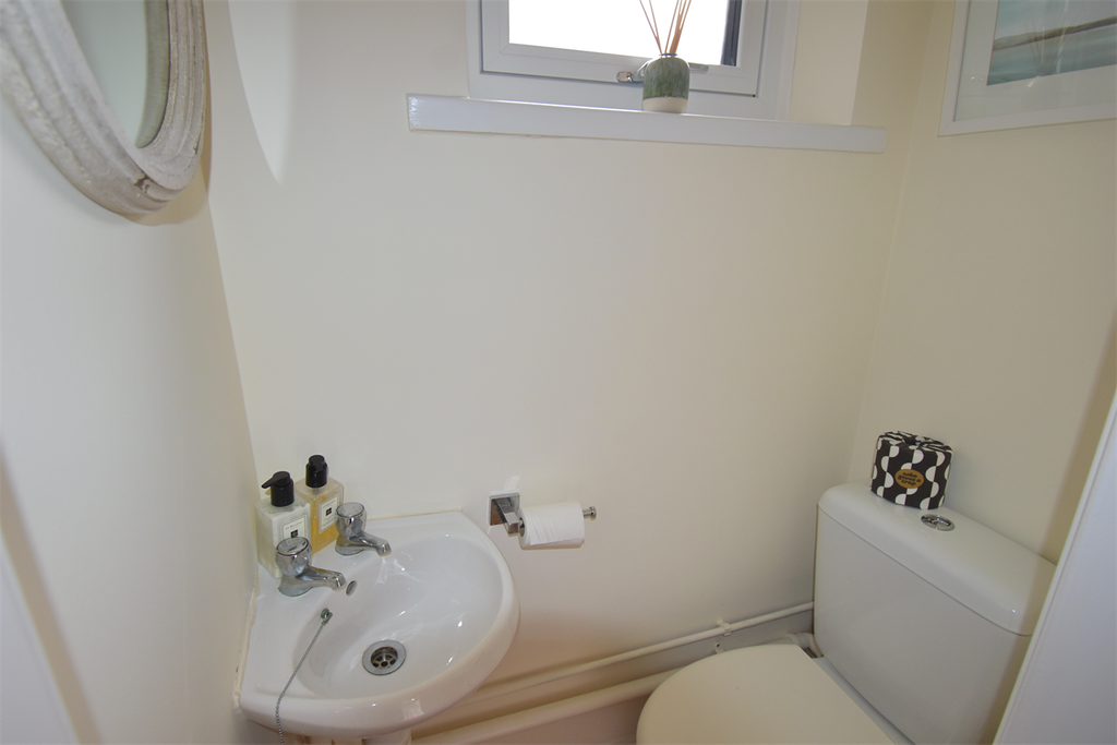 Property photo 2 of 20 Cloaks / WC