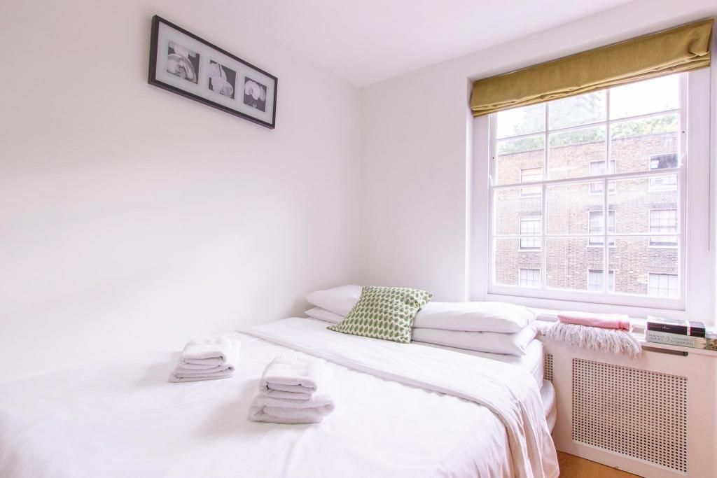 Property photo 1 of 6 Studio To Let