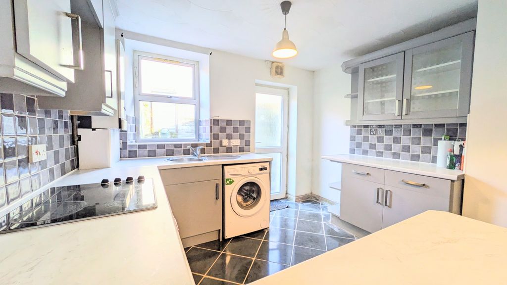 Property photo 2 of 10 Pxl_20251119_125020572.Mp~2