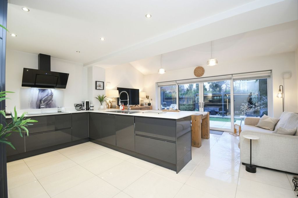 Property photo 3 of 22