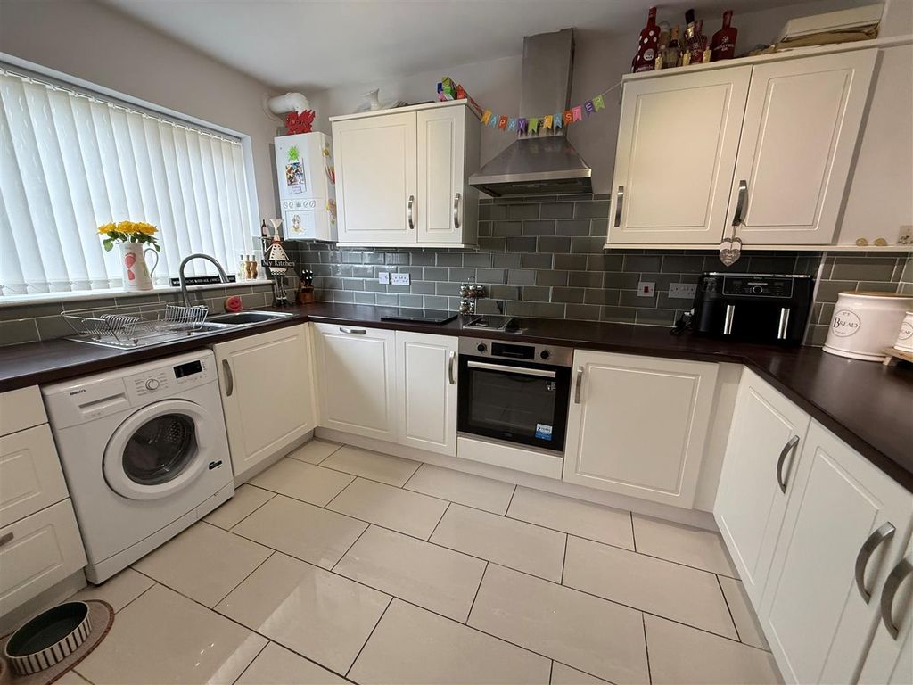 Property photo 3 of 27 8H.Jpg