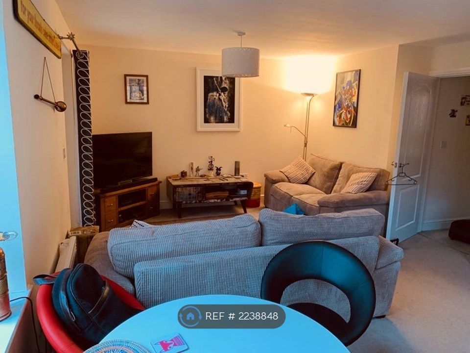 Property photo 2 of 11 Living Room
