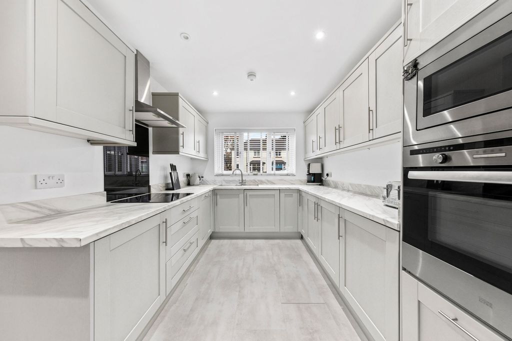 Property photo 3 of 24