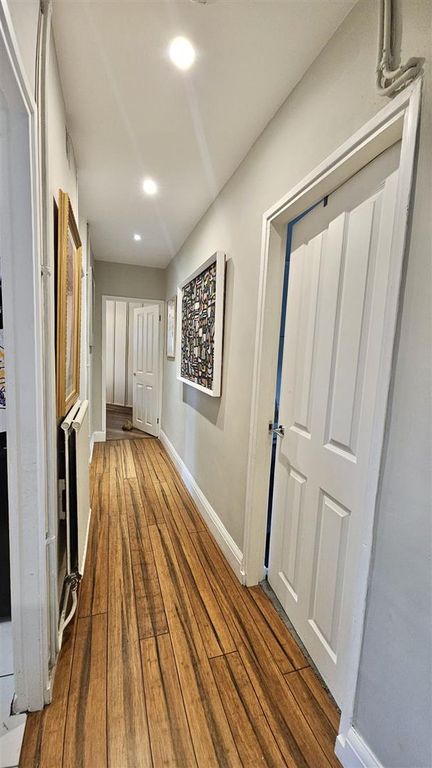 Property photo 3 of 19 Lakeside Court, N4