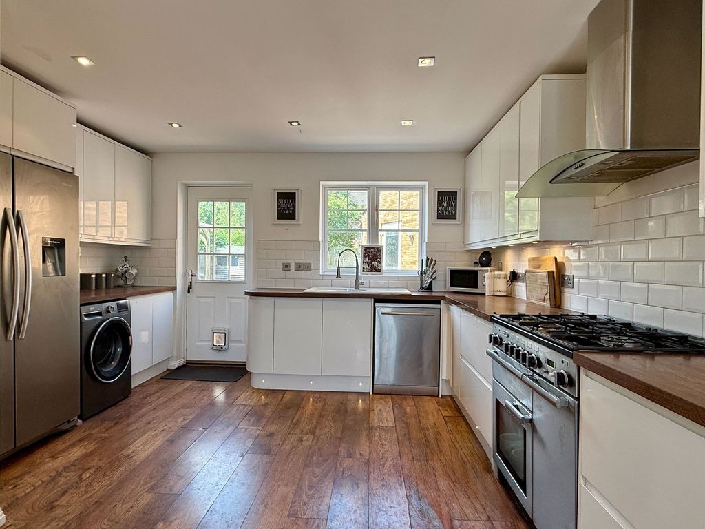 Property photo 2 of 40 Kitchen