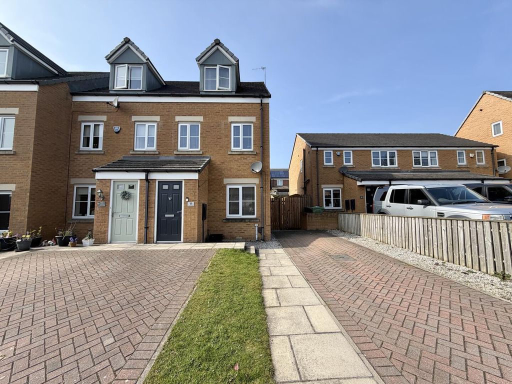 Property photo 2 of 17 Front (Exterior)