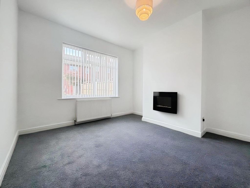 Property photo 3 of 9 Dining Room