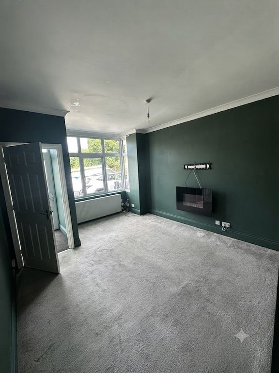 Property photo 2 of 17 Front Room