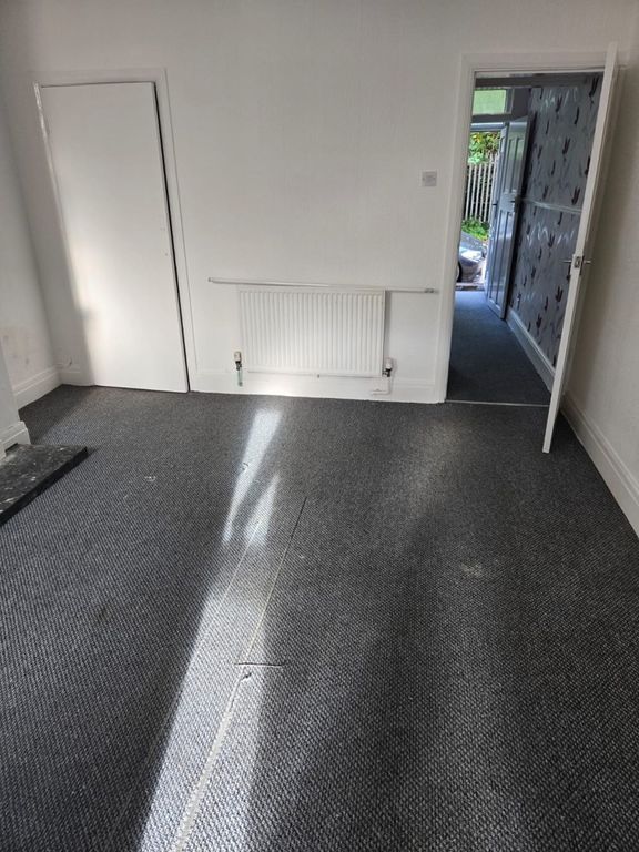 Property photo 3 of 10 Photo 8