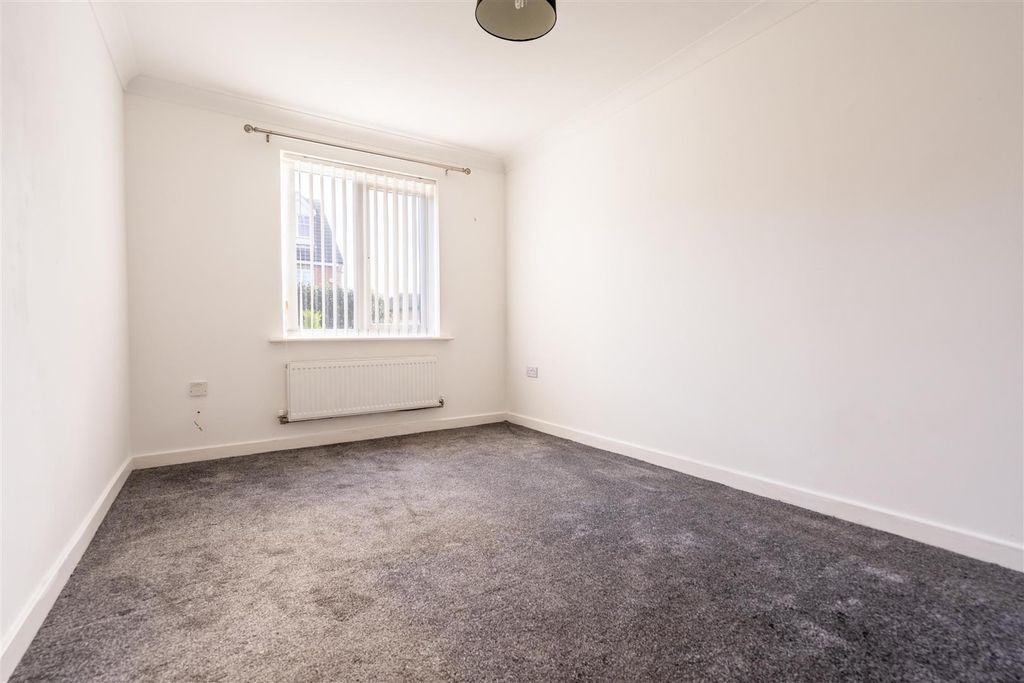 Property photo 2 of 11 Living Room