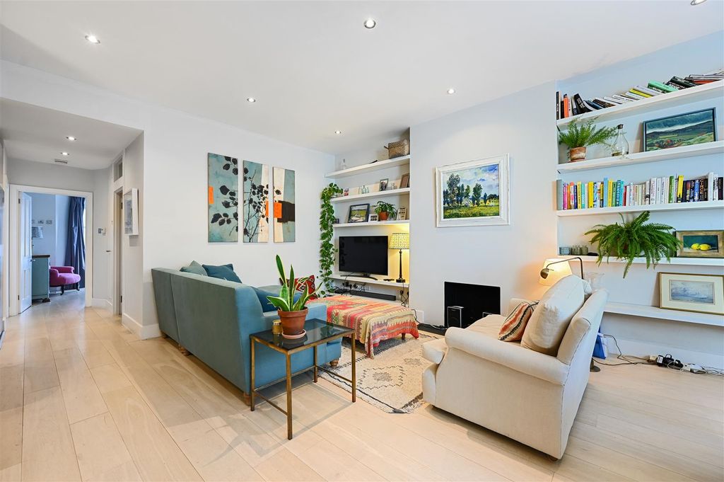 Property photo 2 of 11 Sinclair Road - Reception