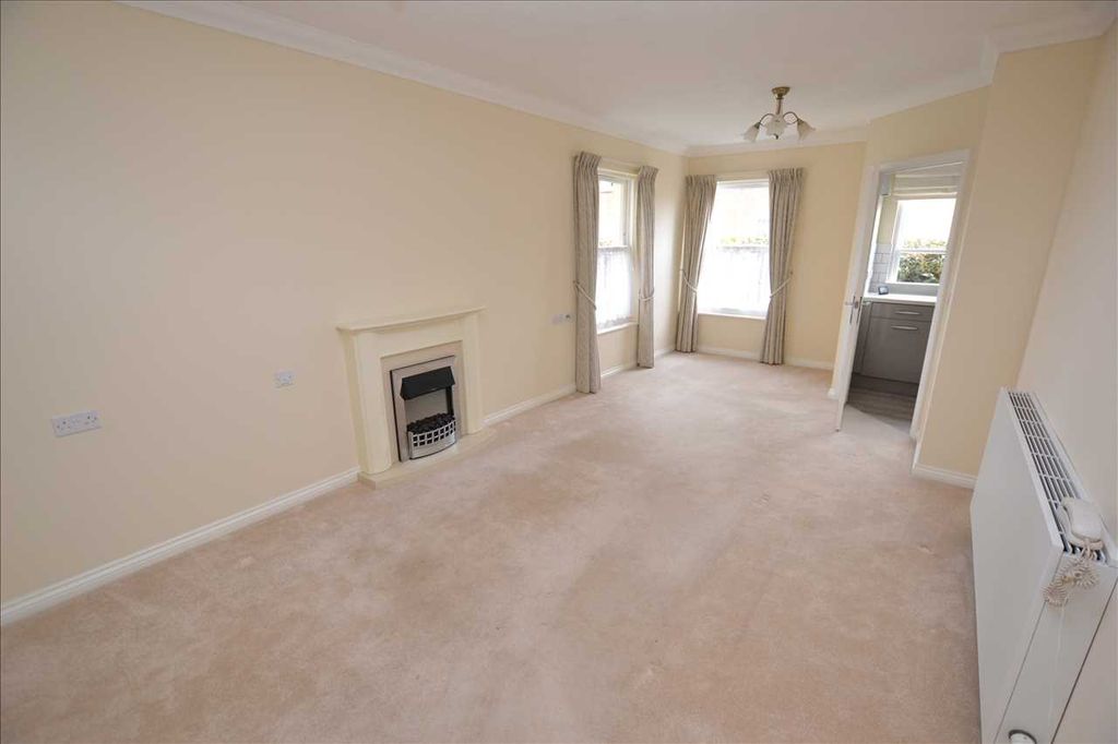 Property photo 3 of 13 Lounge
