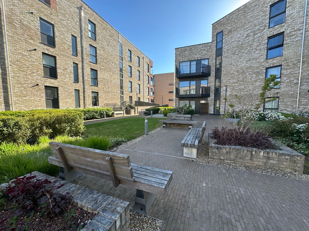 Property photo 2 of 18 Rooftop Garden