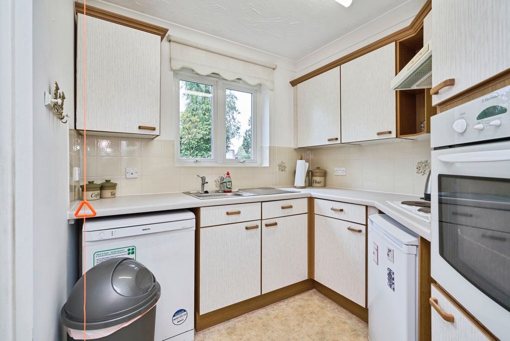 Property photo 3 of 19 Kitchen