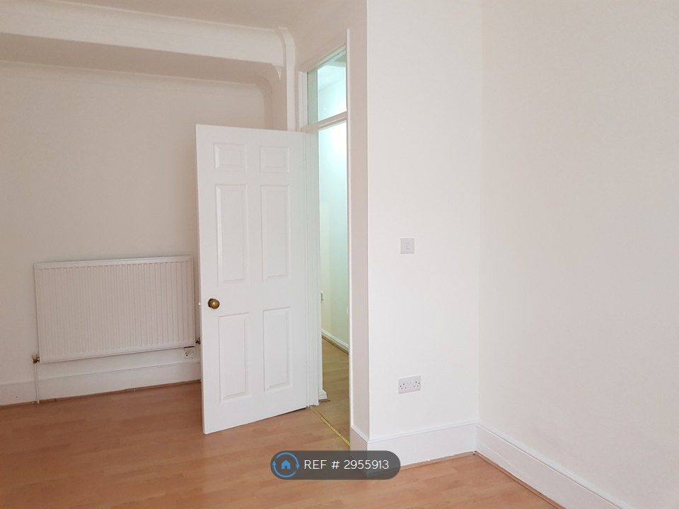Property photo 2 of 11 Bedroom 1