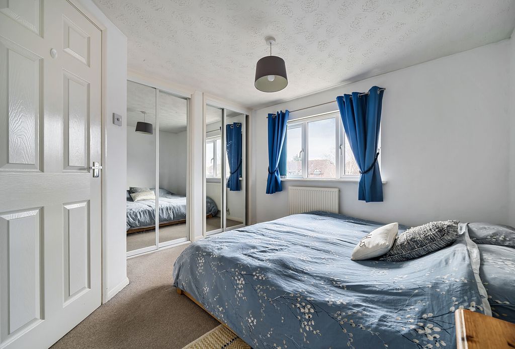 Property photo 3 of 10 1376144-12-690E22...