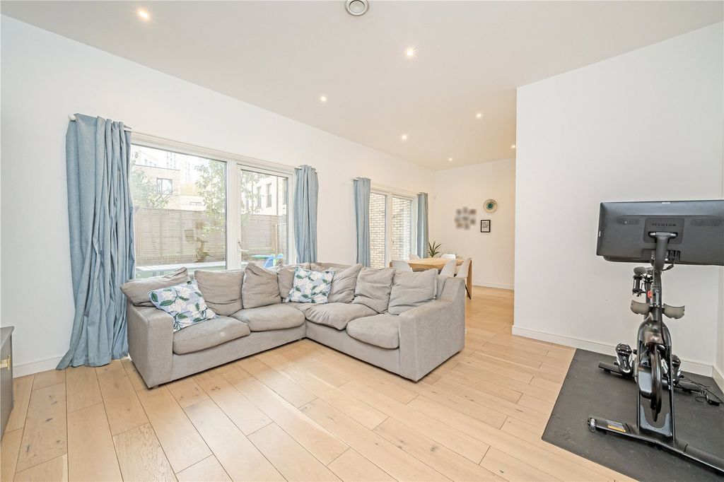 Property photo 3 of 14 Reception