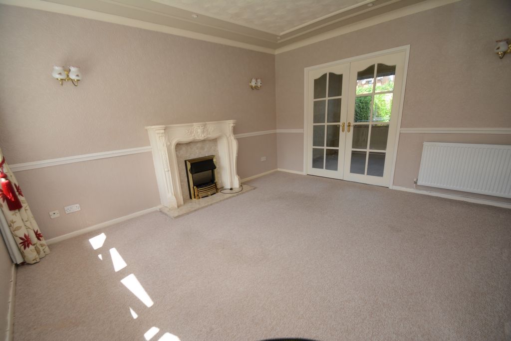 Property photo 3 of 19 Lounge