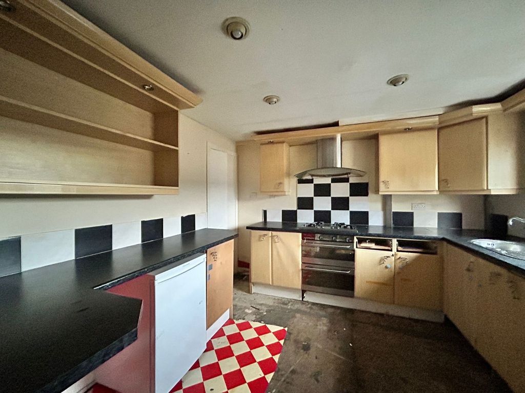 Property photo 3 of 5 Kitchen