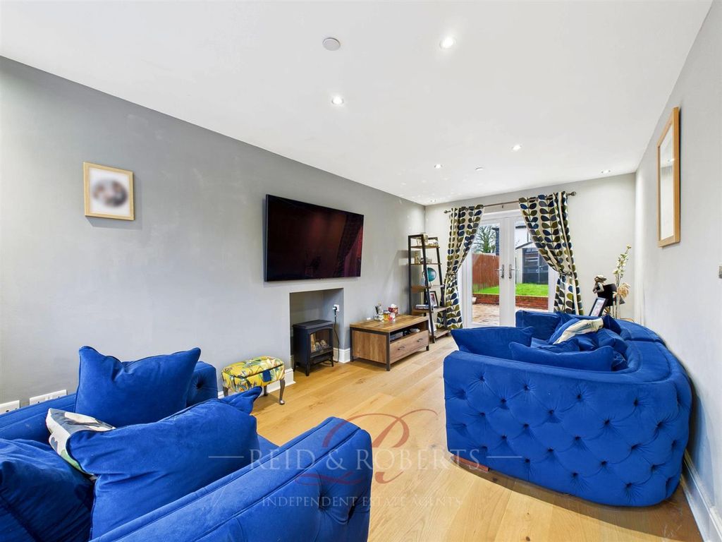 Property photo 3 of 27 Cam04884G0-Pr0099-Still008.Jpg