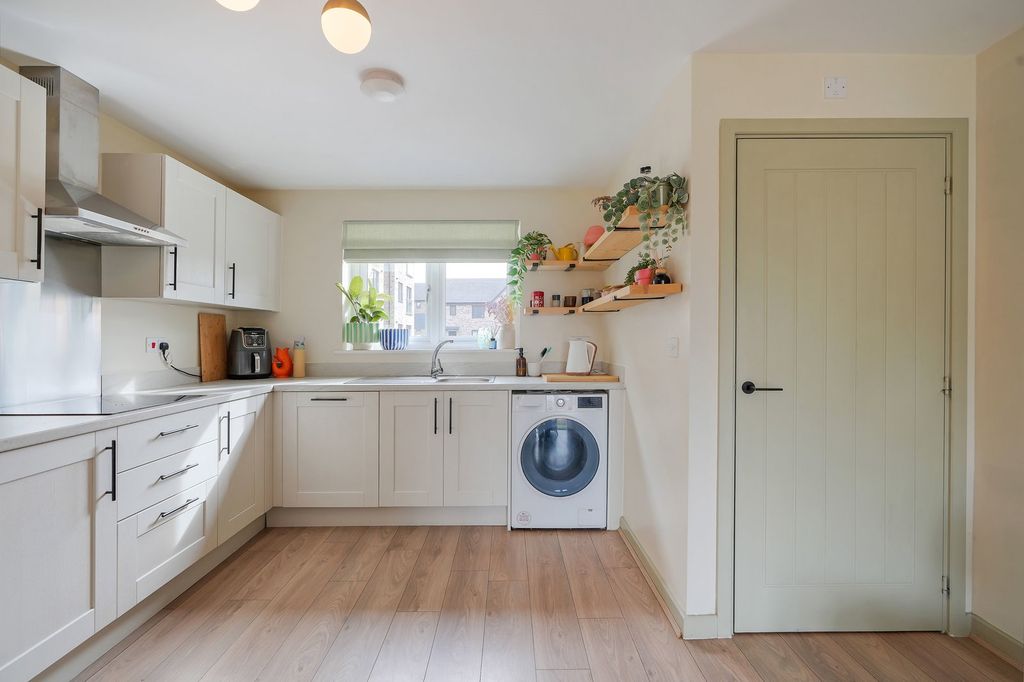 Property photo 2 of 25